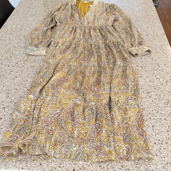 Elan Dresses & Skirts - Elan Paisley Print Long Sleeve Dress